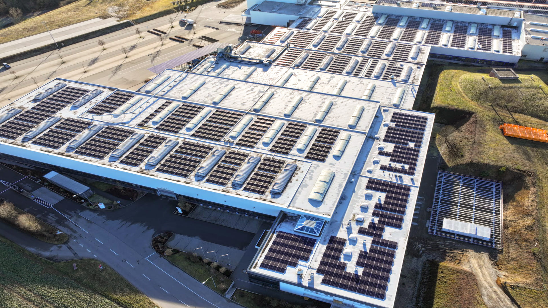 ENPLA erweitert die PV-Anlage bei HOMAG in Holzbronn