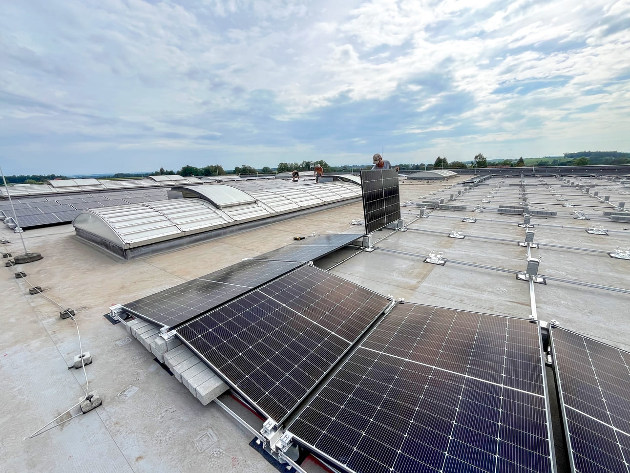 Nachhaltigkeit trifft auf Premium – Carthagos neue PV-Anlage nimmt Form an