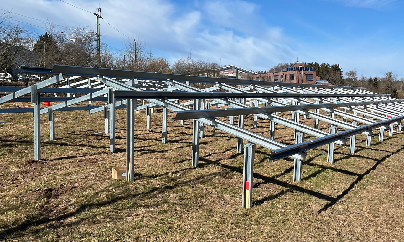 Montagearbeiten PV-Freilandanlage bei Fa. Oest in Freudenstadt
